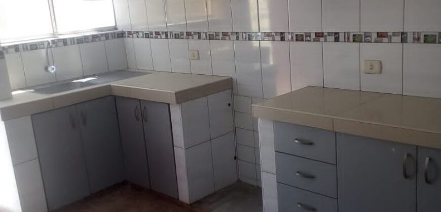 Alquilo departamento surco , 3 cuartos ,1 er piso