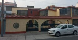 OCASIÓN REMATO CASA A VALOR DE TERRENO, UBICADA EN AV MAYOR JULIO BAILETTI CUADRA 3, SAN BORJA.