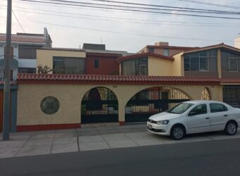 OCASIÓN REMATO CASA A VALOR DE TERRENO, UBICADA EN AV MAYOR JULIO BAILETTI CUADRA 3, SAN BORJA.