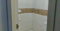 HABITACIÓN CON BAÑO PROPIO. COCINA, LAVANDERÍA Y SALA COMPARTIDA.