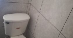 Habitación Amplia De Un Cuarto Y Un Baño