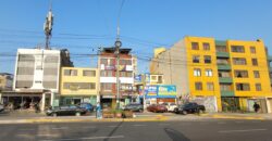 Edificio de 5 Pisos Frente a La Universidad Católica