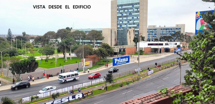 Edificio de 5 Pisos Frente a La Universidad Católica