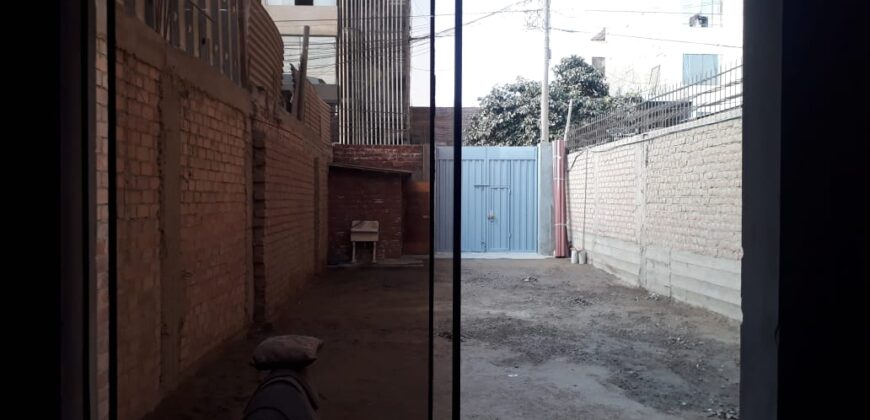 Alquilo Terreno de 120m2 para Taller o Garage multiple