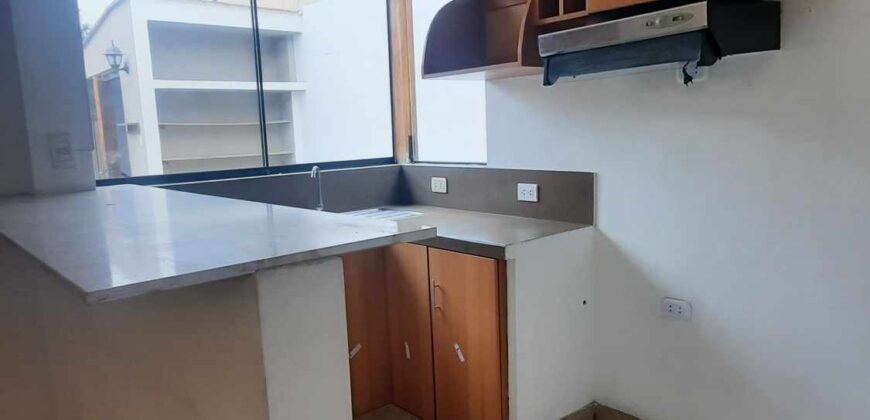 VENDO DEPARTAMENTO 120 M2 + AIRES-LA MOLINA FRENTE A PARQUE