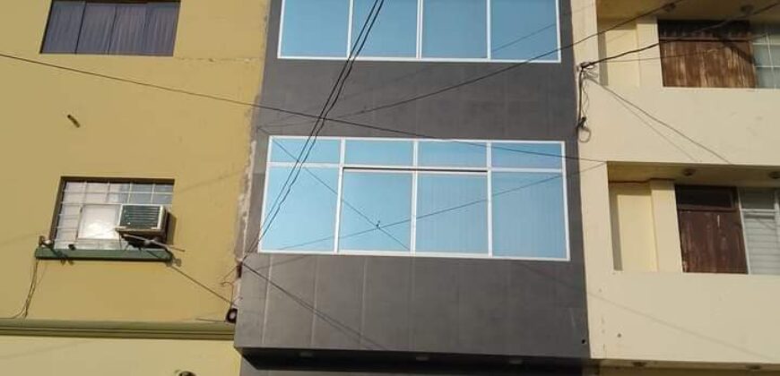 ALQUILO O VENDO EDIFICIO ESTRENO 7 PISOS CON ASCENSOR CENTRO CHICLAYO PERÚ