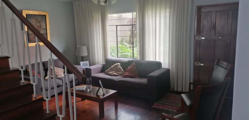 Casa de dos pisos c/azotea en condominio en Barranco (ingreso Av. Bolognesi)