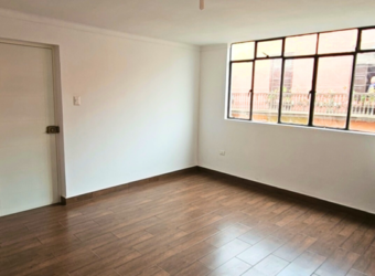 Vendo acogedor y funcional departamento de 1 dormitorio en Cercado de Lima a pocas cuadras de Plaza 2 de Mayo – Precio $53 mil dólares