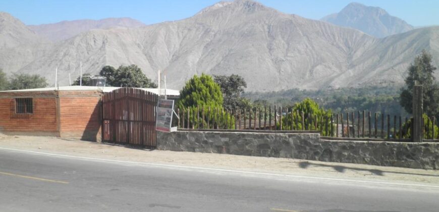 ocasión!!! vendo hermosa casa de campo en Lunahuaná con un área de 3,000 mt2, ubicado en el Predio Rural Jacayita Chico Sector Jacaya – Cañete, Valle Cañete, Distrito de Pacarán, Provincia de Cañete y Departamento de Lima, con todos los documentos en orden, con una hermosa vista, todo instalado, tiene piscina con vista al Rio, juegos para niños y adultos, áreas verdes, un amplio comedor y cocina, sala de estar, cómodas habitaciones y más, referencia Carretera Kilómetro 46, Carretera Cañete, Pacarán, Lunahuaná, buen precio $450,000 a tratar; llamar al teléfono 990104300 para coordinar; en caso no responda dejar mensaje por whatsapp para coordinar.