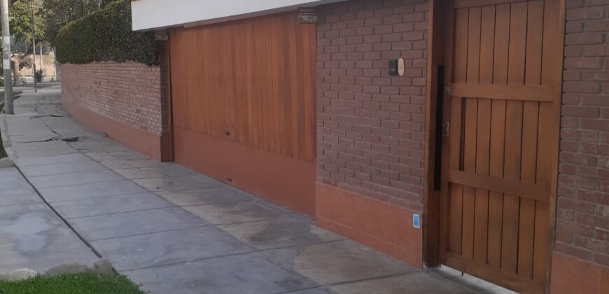 Vendo Casa en la Av. Los Cedros cuadra 14 – Chaclacayo