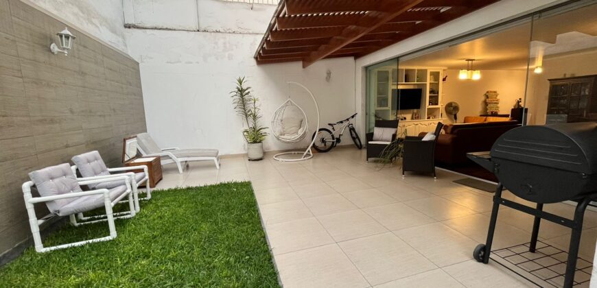 FLAT TIPO CASITA CON JARDÍN Y TERRAZA FRENTE AL PENTAGONITO SAN BORJA