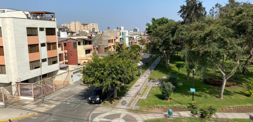 Mono ambiente frente a parque en San Borja