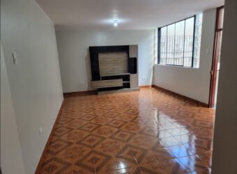 Se alquila departamento en AV Flora Tristán cuadra 9, La Molina