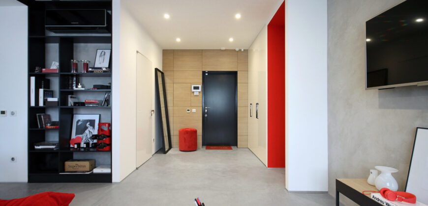 Apartamento de lujo de una habitación con balcón