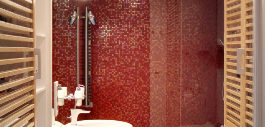 Apartamento de lujo de una habitación con balcón