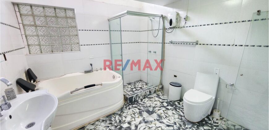 Venta De Amplia Casa De Lujo Con Piscina En La Molina