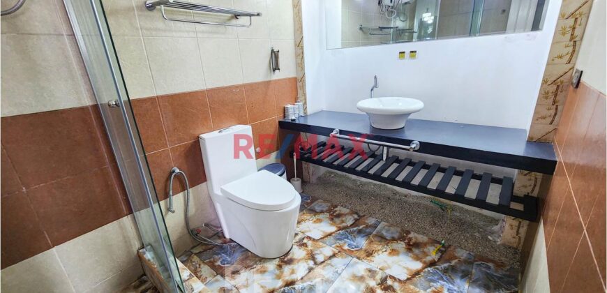 Venta De Amplia Casa De Lujo Con Piscina En La Molina