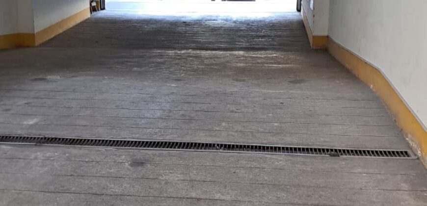 Alquiler de cochera en edificio de departamentos en Miraflores