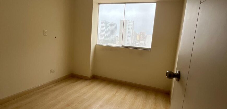 Triplex frente a parque + 2 estacionamientos $239,000 Pueblo Libre