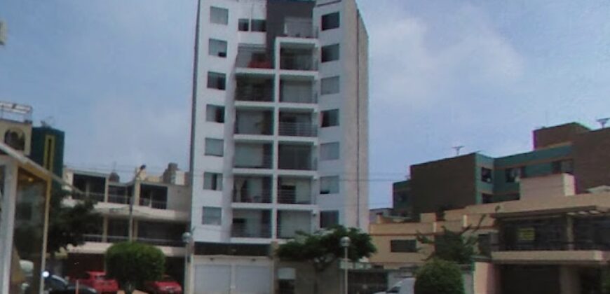 Triplex frente a parque + 2 estacionamientos $239,000 Pueblo Libre