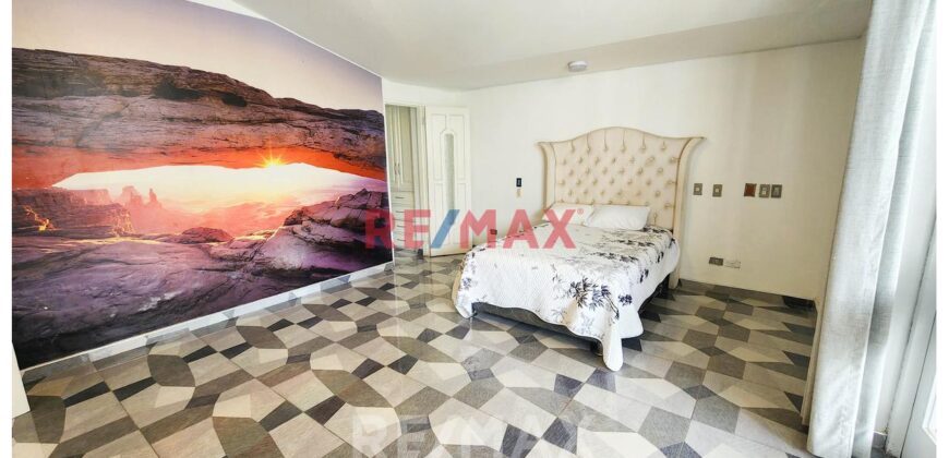 Venta De Amplia Casa De Lujo Con Piscina En La Molina