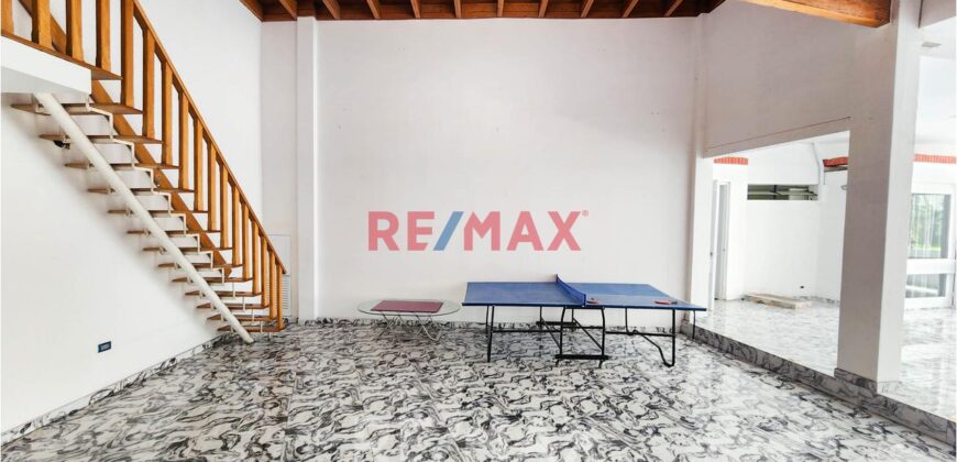 Venta De Amplia Casa De Lujo Con Piscina En La Molina