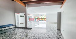Venta De Amplia Casa De Lujo Con Piscina En La Molina