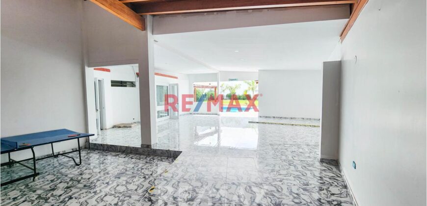 Venta De Amplia Casa De Lujo Con Piscina En La Molina