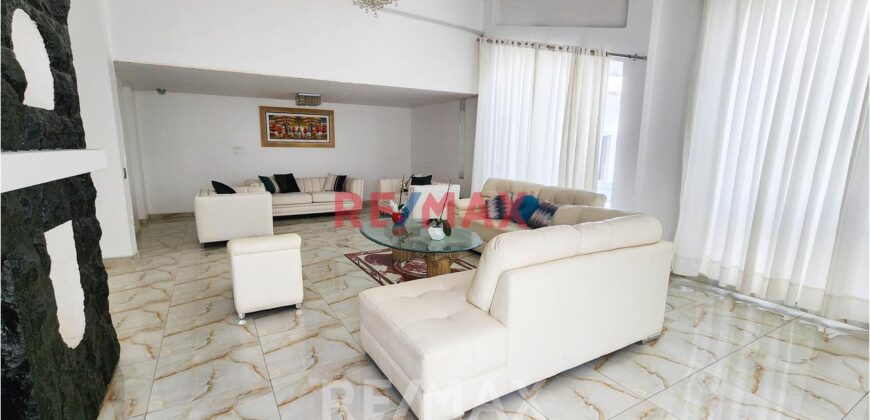 Venta De Amplia Casa De Lujo Con Piscina En La Molina