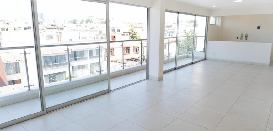 «Dúplex de lujo con terraza y ascensor privado en San Borja – ¡Vívelo esta semana!»