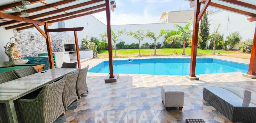 Venta De Amplia Casa De Lujo Con Piscina En La Molina