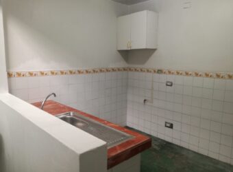 Alquilo Casa de 1 Piso Para Oficina – Taller o Vivienda.