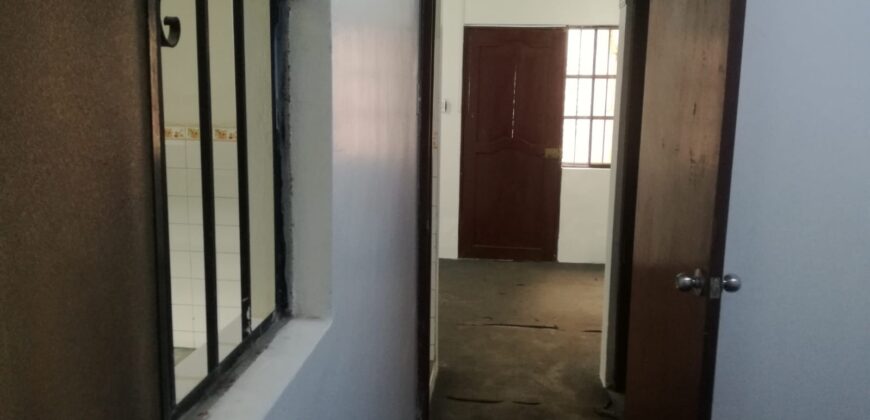 Alquilo Casa de 1 Piso Para Oficina – Taller o Vivienda.