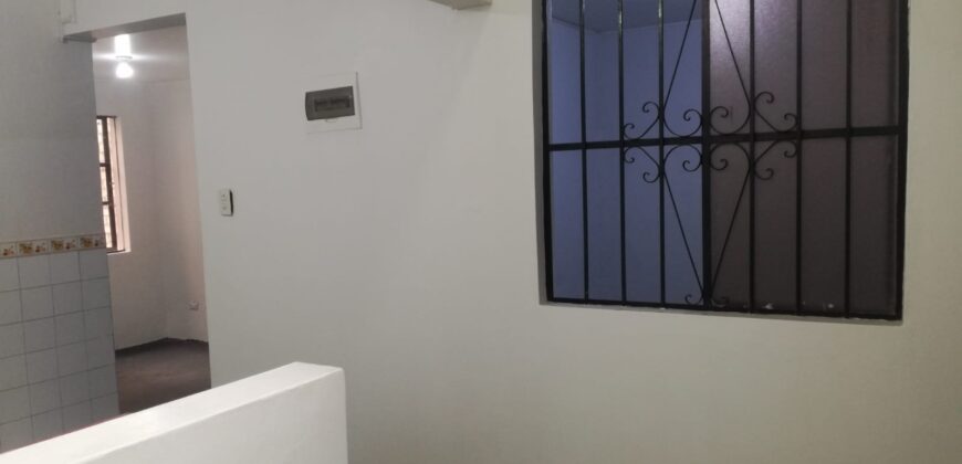 Alquilo Casa de 1 Piso Para Oficina – Taller o Vivienda.
