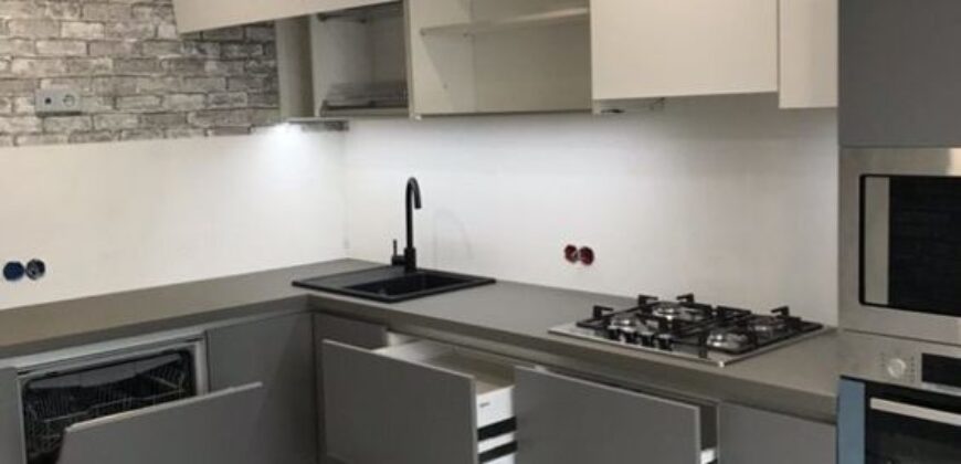 AMPLIO DEPARTAMENTO EN SURCO AV BENAVIDES PRIMER PISO CON COCHERA