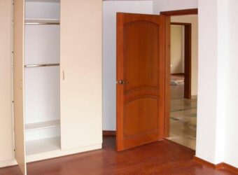 DEPARTAMENTO EN SURCO CAMINOS DEL INCA PRIMER PISO CON COCHERA