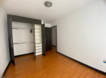 AMPLIO DEPARTAMENTO EN SURCO AV BENAVIDES PRIMER PISO CON COCHERA