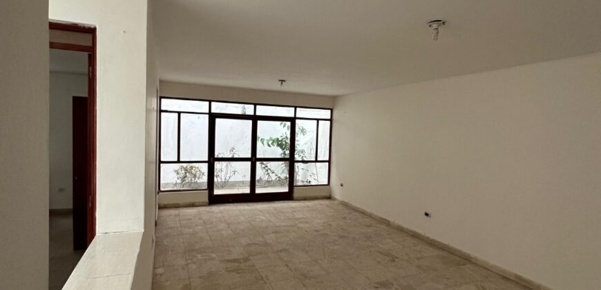 VENDO CASA DE DOS PISOS EN DISTRITO DE LOS OLIVOS -EXCELENTE PARA PERSONAS DE LA TERCERA EDAD