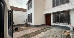 VENDO CASA DE DOS PISOS EN DISTRITO DE LOS OLIVOS -EXCELENTE PARA PERSONAS DE LA TERCERA EDAD